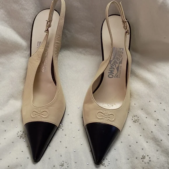 ❤️SALVATORE FERRAGAMO GANCINI 2 Tone Slingback Kitten Heel Shoes 6 1/2 B - Picture 3 of 8